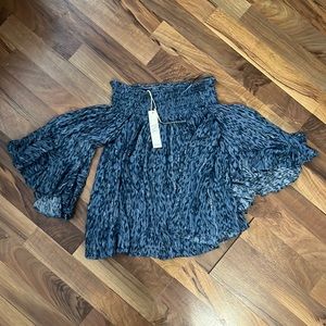 Love stitch Bell sleeved off the shoulder top size small